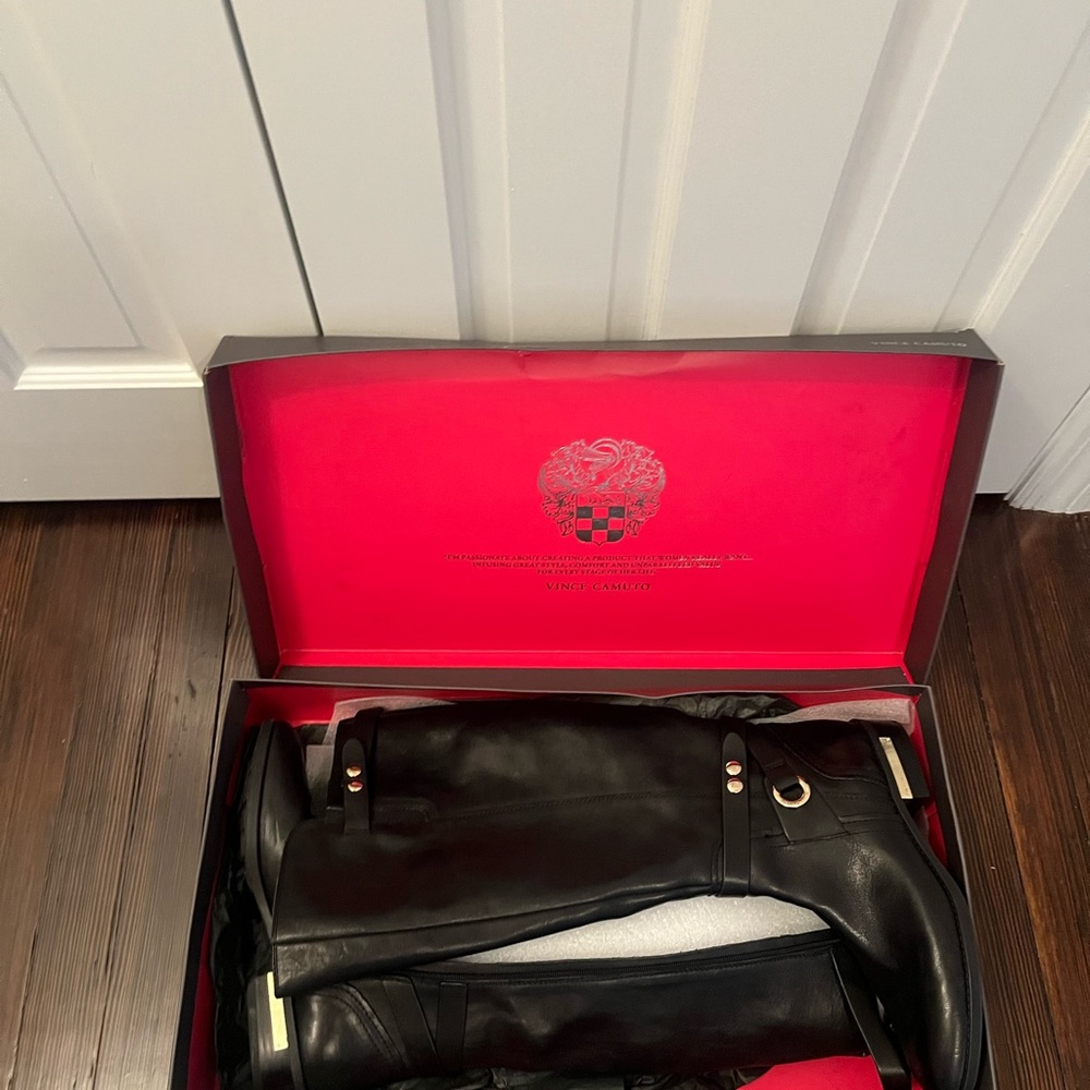 BRAND NEW NEVER WORN VINCE CAMUTO BOOTS!
